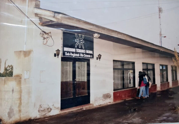 Primera sede académica de la Universidad Tecnológica Nacional en Tierra del Fuego, ubicada en la Avenida Belgrano 777 de Río Grande.