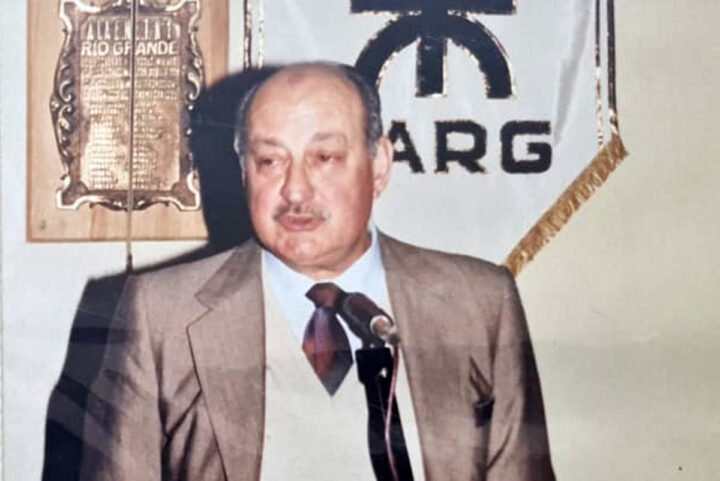 El Decano de la Facultad Regional Bahía Blanca, ingeniero Vicente Egidi, durante la inauguración de la Unidad Académica Río Grande de la UTN en la ciudad de Río Grande. El acto es en la Escuela Provincial N° 1 ‘Benjamín Zorrilla’.