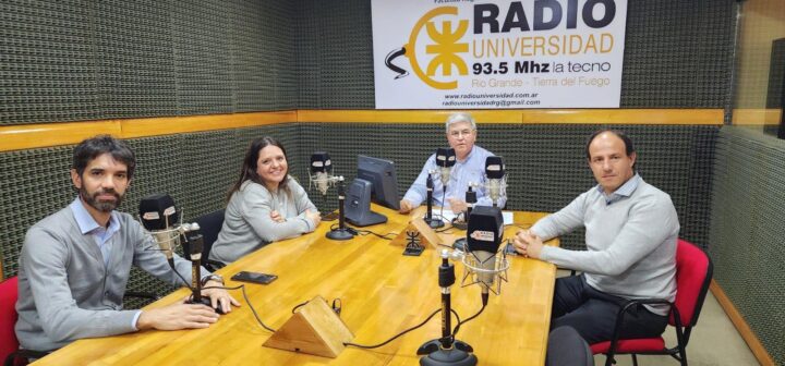 Juan Donal y Martín Basile, secretario y tesorero de la Fundación, respectivamente, visitaron los estudios de Radio Universidad 93.5 y Diario Provincia 23, acompañados por María Soledad Bertona, directora de la Fundación Mirgor, para comentar este proyecto de una fundación que “nació hace poco más un mes”, dijo Bertona.