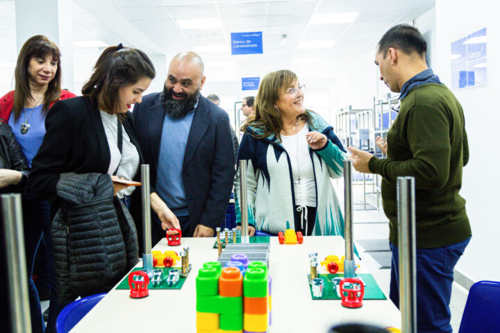 La ministra de Obras Públicas del Gobierno provincial, Gabriela Castillo, acompañando la inauguración del evento.