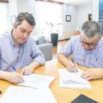 El intendente Martín Pérez firmó el contrato de adjudicación del predio para la sede social de UPCN