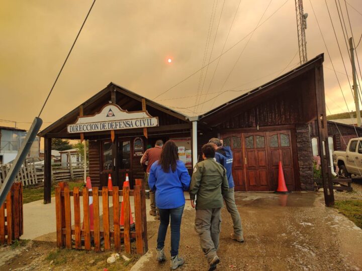 El Municipio de Tolhuin acondicionó el espacio del anexo grande del Polideportivo Ezequiel Rivero para recibir a 40 brigadistas de la Patagonia pertenecientes al Plan Nacional de Manejo del Fuego.