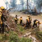 El director de Manejo de Fuego dijo que el incendio está “contenido pero no controlado”