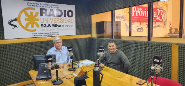 El emprendedor de Almanza Hugo Peralta visitó los estudios de Radio Universidad 93.5 y la Redacción de Provincia 23, orgulloso de ser parte “del último rincón de la Patria argentina”.