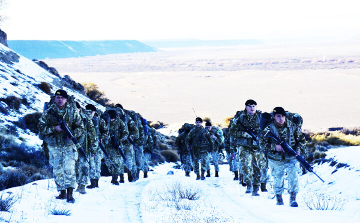 La primera escalada de efectivos militares del Ejército Argentino ya llegó a Tierra del Fuego.