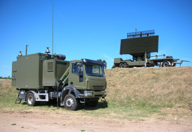 Taiana adelantó que en pocos meses, “se instalará un nuevo radar en Río Grande ya que el que instalamos es portátil, lo que nos permitirá tener un mayor y mejor control sobre todo el espacio aéreo argentino en el Atlántico Sur”.