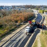 Se reactivó la obra de la bajada del lago y empieza el movimiento para pavimentar el tramo hasta el Parque Nacional