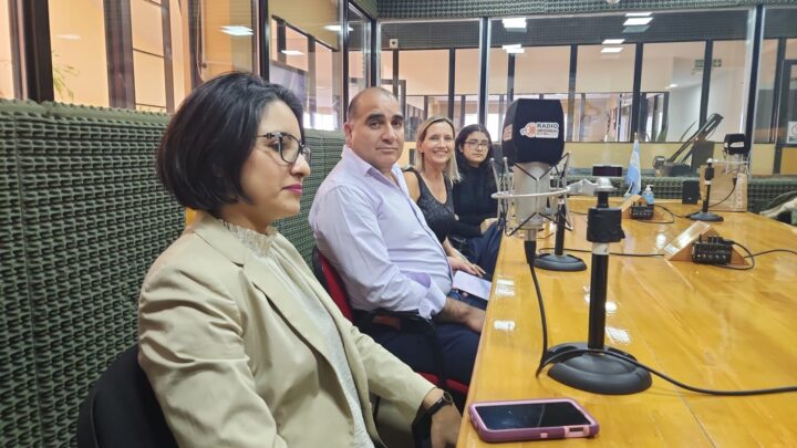 Con motivo de cumplirse ayer 119 años de permanencia argentina en la Antártida, visitaron los estudios de Radio Universidad 93.5 y Provincia 23 la señora Marisa de las Nieves Delgado, la primera mujer nacida en el continente blanco, hija de Juana Benítez, que acompañó a su marido en una campaña antártica y tuvo a su hija en la Base Esperanza, en 1978, y se sumó también a la visita a la provincia. Acompañó el ex Director de Antártida. Alejandro Bertotto.