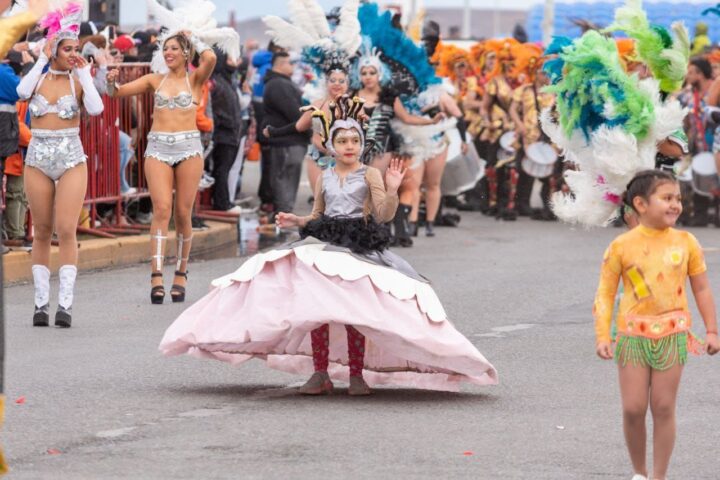 El Parque de los 100 Años fue el escenario de esta fiesta popular, donde cientos de vecinos y vecinas de la ciudad se dieron cita para disfrutar de un domingo a pura alegría y diversión.