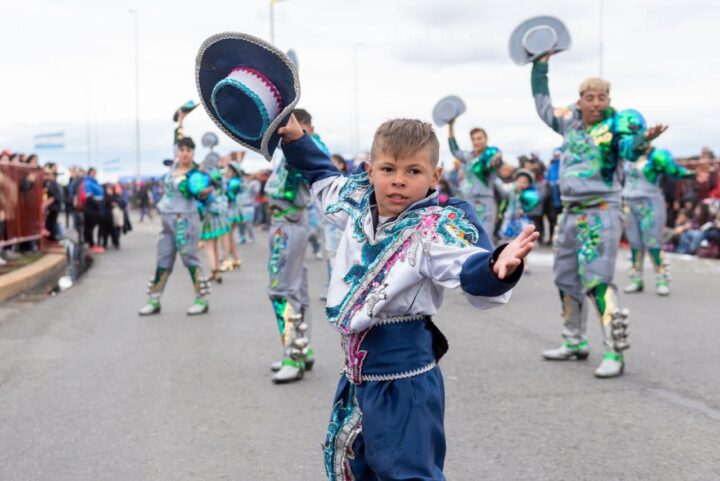 El Parque de los 100 Años fue el escenario de esta fiesta popular, donde cientos de vecinos y vecinas de la ciudad se dieron cita para disfrutar de un domingo a pura alegría y diversión.