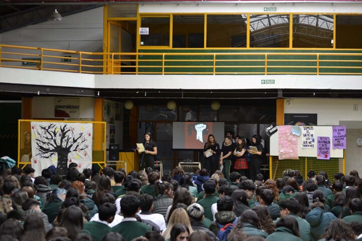 Una emotiva presentación para conmemorar el Día Internacional de la Mujer, fue la que brindaron las alumnas de la promoción 2023 del Colegio Integral de Educación Río Grande (CIERG). El acto se llevó adelante en horas de la tarde y participaron directivos, docentes, y la totalidad del alumnado.