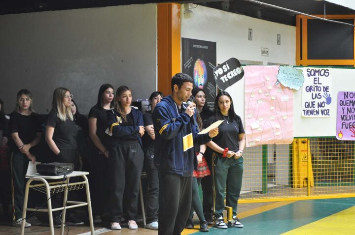 Una emotiva presentación para conmemorar el Día Internacional de la Mujer, fue la que brindaron las alumnas de la promoción 2023 del Colegio Integral de Educación Río Grande (CIERG). El acto se llevó adelante en horas de la tarde y participaron directivos, docentes, y la totalidad del alumnado.