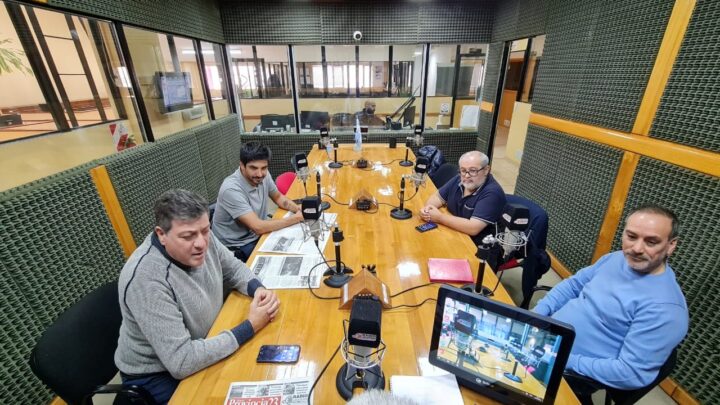 El ex vicegobernador bonaerense Gabriel Mariotto visitó los estudios de Radio Universidad 93.5 y Provincia 23 junto al actual Secretario de Energía de la Provincia, Moisés Solorza, en el marco de la presentación de los candidatos que formarán parte de las listas de Compromiso Federal.