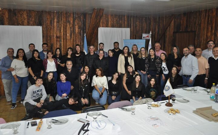 El Rotary Club Río Grande llevó compartió una cena de camaradería para festejar los 30 años desde su fundación el Tierra del Fuego.