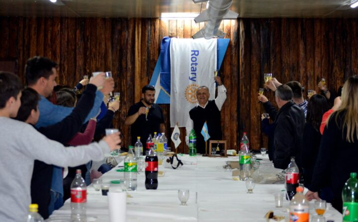 El Rotary Club Río Grande llevó compartió una cena de camaradería para festejar los 30 años desde su fundación el Tierra del Fuego.
