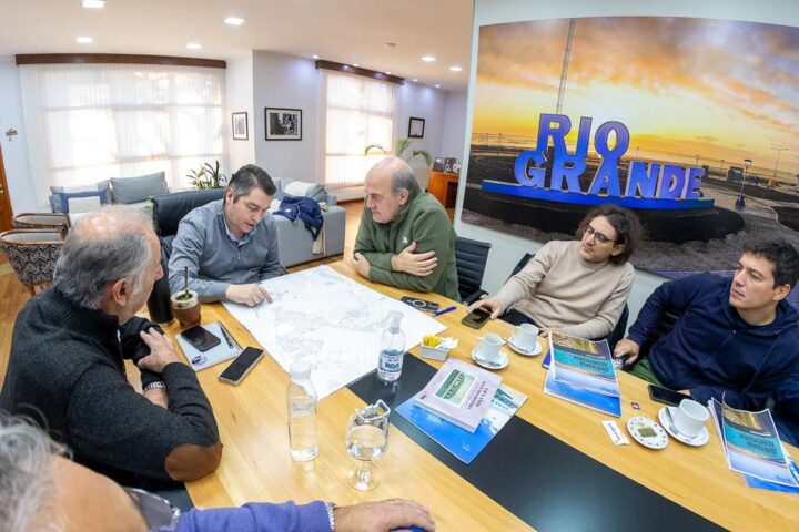 El intendente Martín Pérez, autoridades de Nación y del BID evaluaron los avances en materia de soberanía alimentaria y producción local.