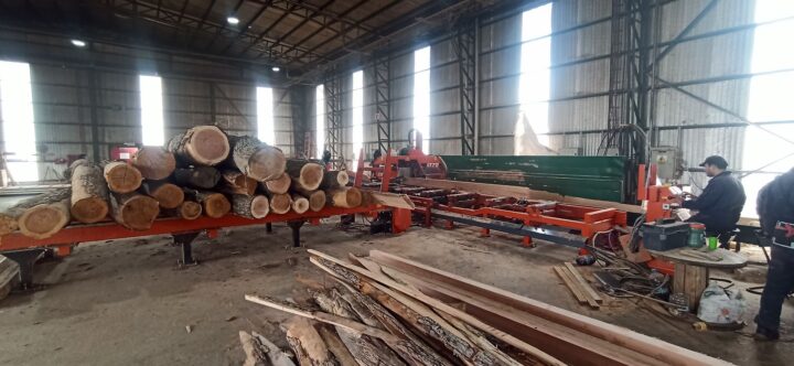 . La planta apunta a la fabricación de materia prima para carpinterías locales, nacionales y empresas del exterior.