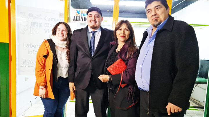 Nicolás Brizuela junto a sus padres Yolanda y Luís y su novia Camila, quien se recibió también de ingeniera meses antes del accidente.