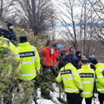 BOSQUE DEL FALDEO: HAY DOS POLICÍAS HERIDOS Y TRES PERSONAS DETENIDAS