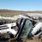 Camión que viajaba desde Río Grande volcó en Caleta Olivia y el conductor esta grave