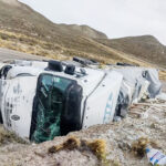 Impresionante vuelco de un camión que venía a Tierra del Fuego