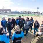 El Intendente Martín Pérez recorrió los avances de la cancha municipal de césped sintético