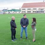 El Intendente recorrió la etapa final de la cancha municipal de césped sintético