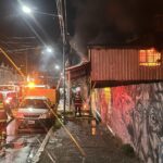 Unos 60 bomberos combatieron el incendio en el Supermercado La Victoria
