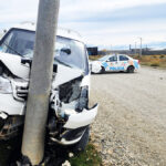 Camión municipal impactó contra un poste de alumbrado