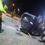 Joven volcó su auto al pie del monumento a La Trucha