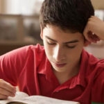 Solo 10 de cada 100 estudiantes llegan al final de la secundaria en tiempo y forma