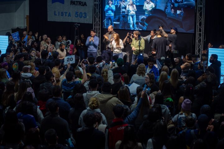 JOVENES01