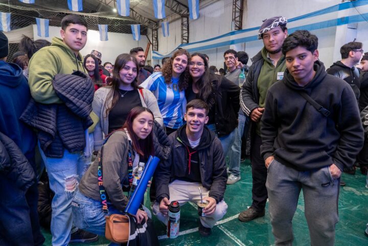 JOVENES02