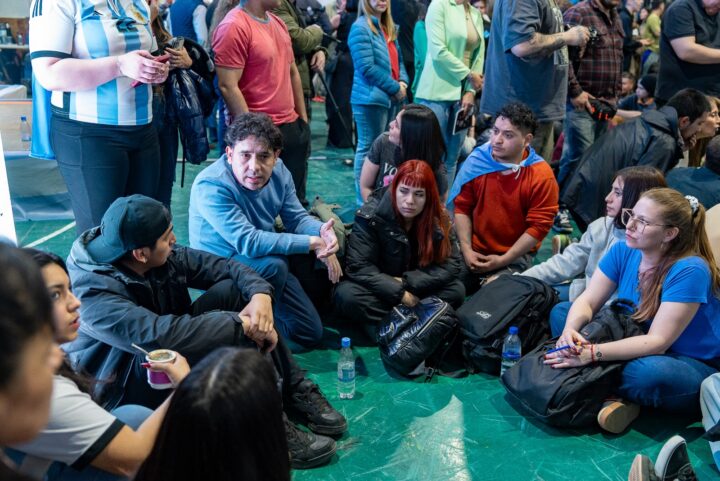 JOVENES08
