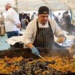 La Municipalidad de Ushuaia compartió más de 15 mil porciones de paella con la comunidad tras el desfile cívico-militar