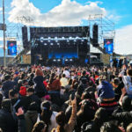 Luck Ra deslumbró en el encendido del árbol