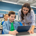 IA en educación: expertos destacan los beneficios y desafíos en la escuela