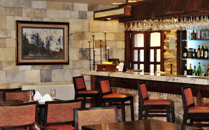 Posada Los Álamos - Bar El Aguila